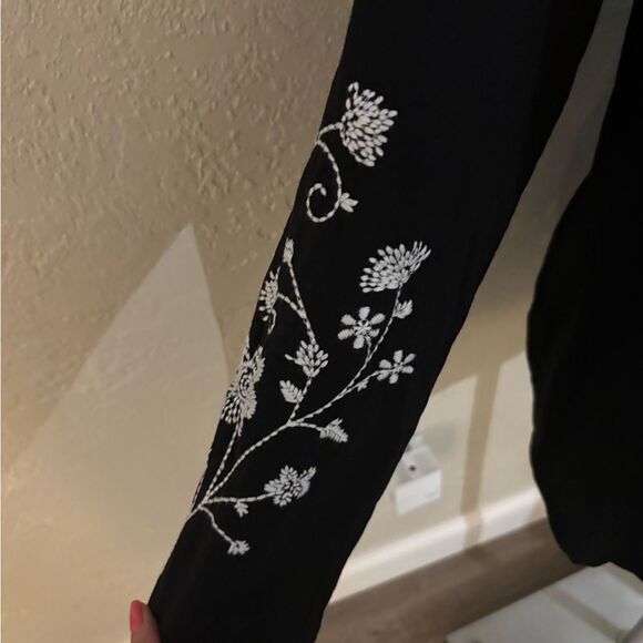 Black Floral Embroidered Tunic Women's Top sz XL Petite - Picture 5 of 8